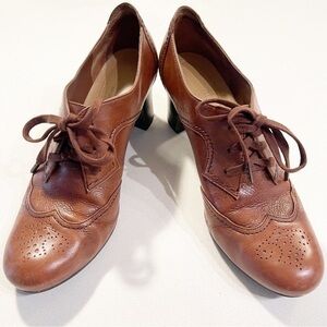 Naturalizer preppy lace up pumps size 8 N narrow
